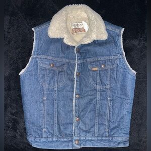 -Vintage Roebucks Western Wear Sears Sherpa Lined Denim Vest
-Size 38 R